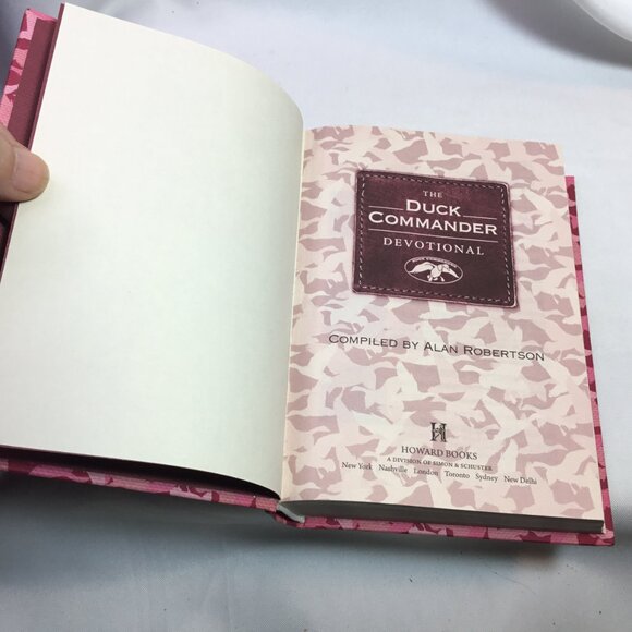 The Duck Commander Devotional: Pink Camo by Robertson, Al - Picture 6 of 11